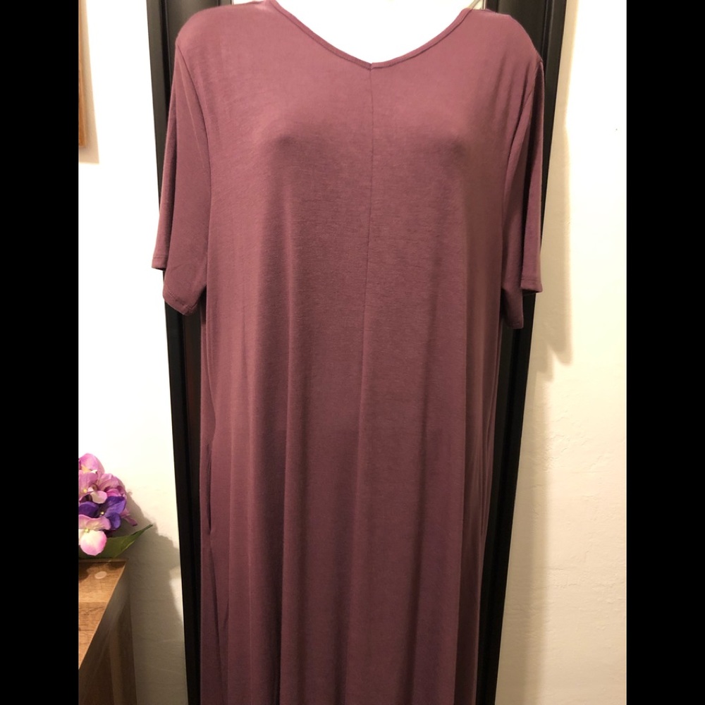 Full length dress. Plum color. Short sleeves.
